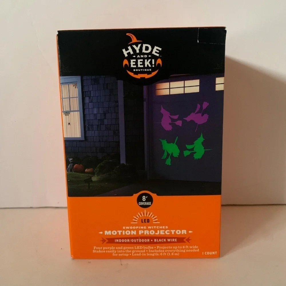 NIB. HYDE & EEK! Swooping Witches Light Projector